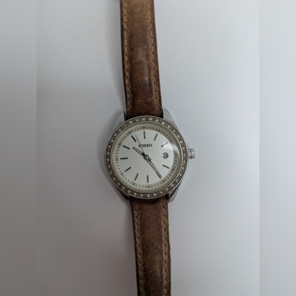 V2K Fossil Womens Watch ES-3026 Date 31mm Case Beige Leather Band Quartz - Picture 2 of 9